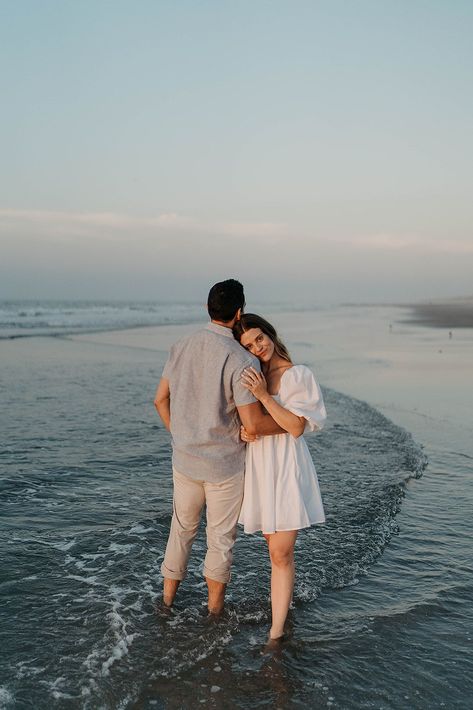 Beach Pose Pre Wedding, Photoshoot On Beach Couple, Poses For Couple On Beach, Cool Couple Beach Photos, Long Beach Engagement Photos, Beach Fotos Ideas Couple, Sea Beach Pre Wedding Photography, Water Photography Couples, Prenup Shoot Beach