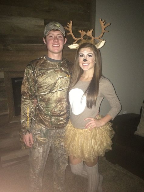 Couples Halloween costume idea. Deer and Hunter Halloween Kostüm Joker, Meme Costume, Halloween Costumes Diy Couples, Funny Couple Halloween Costumes, Kostum Halloween, Friend Costumes, Easy Diy Costumes, Halloween Coustumes, Halloween Costume Idea