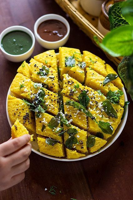 Top 7 high protein Indian breakfast ideas for muscle gain Khaman Dhokla, Indian Food Photography, Dhokla Recipe, Indian Cooking Recipes, Vegetarian Snacks Recipes, Indian Breakfast, Delicacy Food, Desi Food, India Food