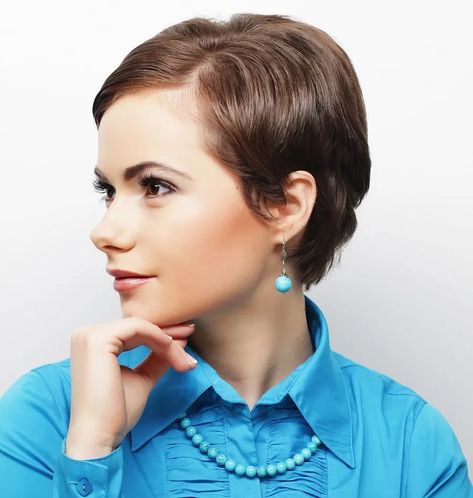 50s Pixie Cut: 6 Looks to Bring Back the Retro Charm – HairstyleCamp 50s Hairstyles Short Hair, 1950s Pixie Haircut, 50s Hair Short, 50s Pixie Haircut, 1950s Short Hair, Short Retro Hair, Vintage Pixie Cut, Signature Hairstyles, Retro Haircut