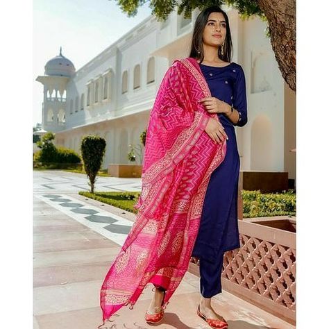 Indian Kurti Designs, Salwar Suits Party Wear, Punjabi Outfits, Indian Designer Suits, Long Kurti Designs, Salwar Kamiz, Cotton Kurti Designs, Indian Gowns Dresses, Designer Kurtis