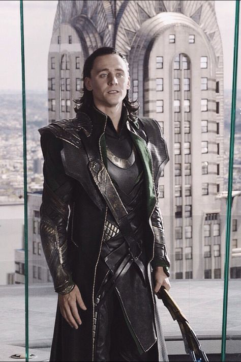 Loki in Stark Tower Loki Gif, Loki God Of Mischief, Avengers 2012, Loki Avengers, Thor Loki, Thomas William Hiddleston, Loki Marvel, Loki Thor, Loki Laufeyson