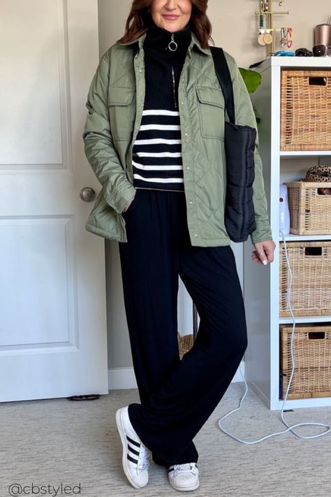 Fall Outfits With Green Jacket, Olive Green Jacket Outfit Winter, Green Jacket Outfits For Women, Olive Green Jacket Outfit, Paris Winter Outfits, Olive Green Jacket Outfits, Olive Pants Outfit, Wide Pants Outfit, Cold Winter Outfits