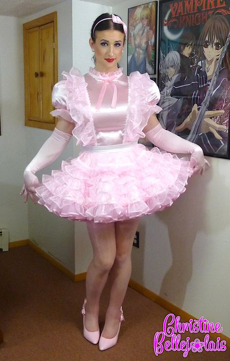 If you saw the world through my eyes everything would be pink 😊 Puffy Pink Dress, Transgender Outfits, Girly Girl Outfits, Puffy Dresses, Frilly Dresses, Maid Outfit, Girly Dresses, Related Images, Maid Dress