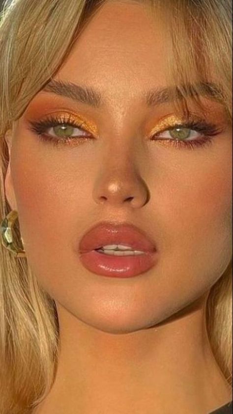 Achieve that perfect soft badie look with this stunning golden hour-inspired makeup! 🌅✨ Learn how to create a radiant complexion, shimmering sunset eyes, and luscious glossy lips for an effortlessly glamorous vibe. This tutorial combines warm tones and subtle glam for a look that's both fierce and feminine. Perfect for summer nights or anytime you want to feel like a glowing goddess! #SoftBadieMakeup #GoldenHourGlow #SunsetEyes #GlossyLips #SummerMakeup #EasyGlamLook #WarmTonedMakeup #RadiantComplexion #MakeupInspo #BeautyTrends Golden Makeup, Ball Makeup, Rambut Brunette, Gold Makeup Looks, Mekap Mata, Prom Eye Makeup, Prom Makeup Looks, Formal Makeup, Smink Inspiration