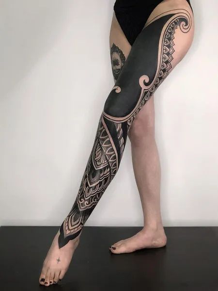 Blackwork Leg Tattoo Leg Tattoos For Women, Tattoo Bein Frau, Blast Over Tattoo, Geometric Tattoo Leg, Tatuaje Cover Up, Cover Up Tattoos For Women, Black Tattoo Cover Up, Full Leg Tattoos, Blackout Tattoo