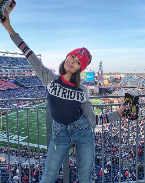 Super Bowl Outfit, Patriots Game, Cute Outfit Ideas, Cold Weather Outfit, Football Game Outfit, Coordinating Outfits, Olivia Culpo, Gisele Bundchen, Event Outfit