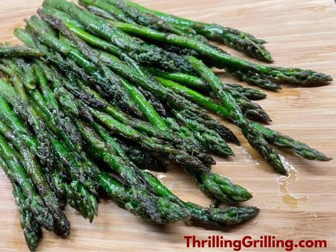 Blackstone Asparagus Blackstone Asparagus, Blanching Asparagus, The Best Asparagus, Best Asparagus, Cooking Outside, Grilled Asparagus Recipes, Blackstone Recipes, Dishes To Make, Flat Iron Steak