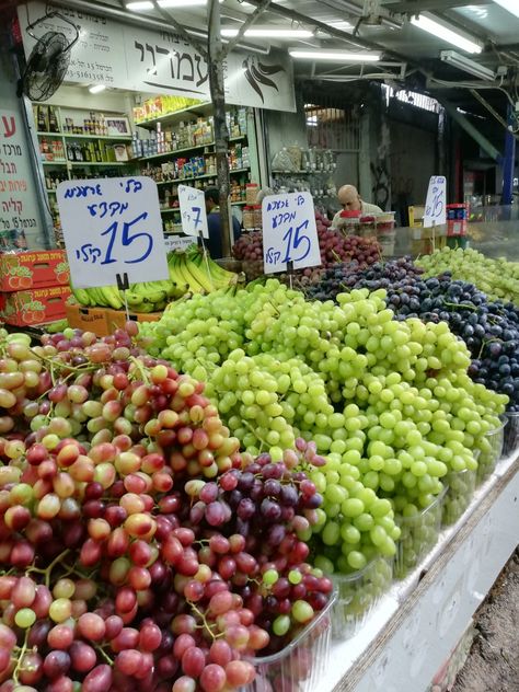 Market Pictures, Fruit Stall, Farmer Life, Portobello, Farmers Market, Farmer, Grapes, Fruit, Education