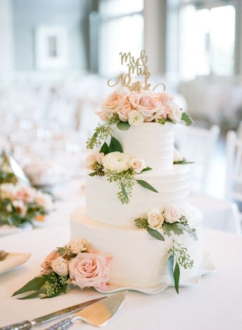 Wedding Cakes Elegant Unique Classy, Neutral Wedding Cake, Wedding Cake Neutral, Wedding Cake Pink Flowers, Wedding Cake With Flowers, Twilight Wedding, Beach Club Wedding, Cake With Flowers, Yacht Wedding