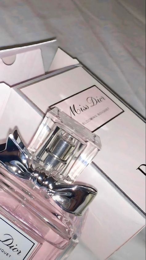 Perfume Snapchat Stories, Perfume Dior, Sunset Quotes Instagram, Pink Lifestyle, Mecca Wallpaper, Dior Perfume, Iphone Wallpaper Hd Nature, Glo Up, Black Background Images