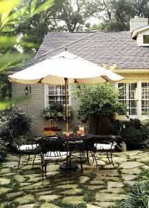 Outdoor Living Small Spaces, Grass Patio, Slate Patio, Flagstone Patio, Garden Pathway, Outdoor Patio Decor, Patio Stones, Perfect Garden, Pool Patio