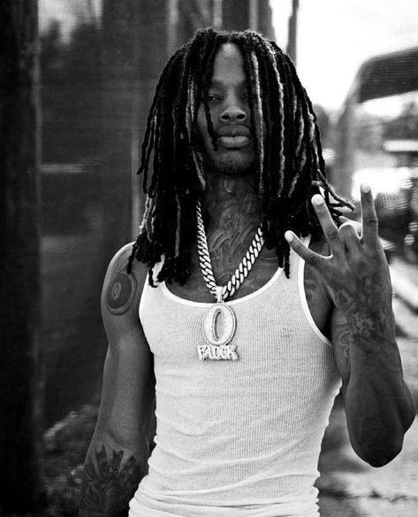 King Von Black And White, King Von Rapper Aesthetic, King Pic, King Von, Cute Dreads, Girl Gang Aesthetic, Light Skin Men, Rapper Outfits, Black Men Street Fashion