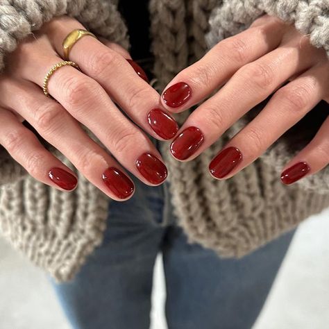 Cool Holiday Nails, Painted Nails Solid Color, Red Classy Christmas Nails, Winter Classic Nails, Winter Chic Nails, Jelly Burgundy Nails, Red Natural Nails Design, Professional Winter Nails, Blood Red Nail Polish