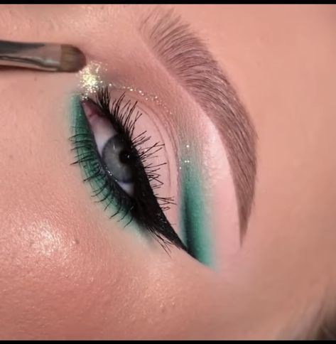 Icy Blue Makeup, Emerald Eye Makeup, Quinceanera Makeup, Eye Makeup Images, Elegantes Makeup, Awesome Makeup, Date Night Makeup, Prom Eye Makeup, Cute Eye Makeup