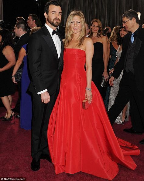 Justin Theroux Jennifer Aniston, Jennifer Aniston Dress, Jen Aniston, Justin Theroux, Glamour Shots, Popsugar Fashion, Heart Beat, Hollywood Celebrities, Gorgeous Gowns