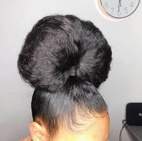 Fan Bun, Natural Hair Bun Styles, Quick Natural Hair Styles, Dyed Hair Inspiration, Girls Natural Hairstyles, Curly Hair Styles Easy, Easy Hairstyle, Hairdos For Curly Hair, Natural Curls Hairstyles