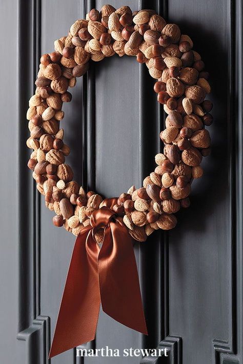 Nut Wreath, Wood Flower Wreath, Decorated Pumpkins, Fall Wreath Ideas, Celebrate Everything, Dried Wreath, Straw Wreath, Creative Wreaths, Foliage Wreath