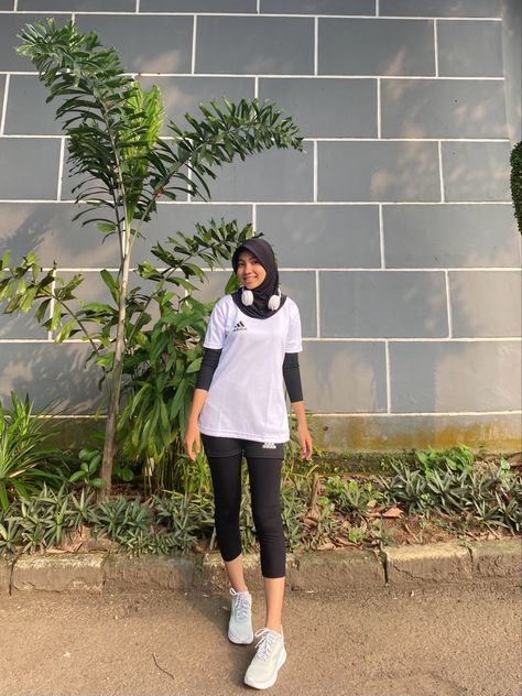 Outfit Jogging Hijab, Ootd Jogging, Selfie Hijab, Muslim Clothes, Ootd Hijab, Dream Body, Beautiful Hijab, Active Lifestyle, Badminton