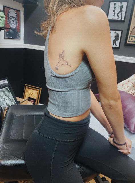 dainty simple hummingbird tattoo on ribs Hummingbird Tattoo With Quote, Hummingbird Tattoo Location, Tattoo With Quote, Wave Tattoos, Small Animal Tattoos, Tattoo Placement Ideas, Hummingbird Tattoo, Waves Tattoo, Clipuri Video