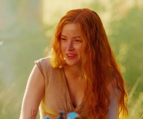 Ellie Bamber Willow, Ellie Bamber Gif, Elora Danan, Pretty Little Liars Books, Ellie Bamber, Gfx Resources, Hair Gif, Collection Board, The Fallen Angel