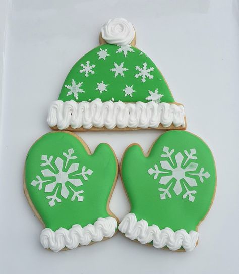 Christmas Hat Cookies, Mitten Cookies Royal Icing, Mitten Sugar Cookies, Sugar Cookie Mittens, Royal Icing Christmas Cookies Mitten, Mitten Cookies, Cookie Clothes, Christmas Cutout Cookies, Christmas Sugar Cookies Decorated