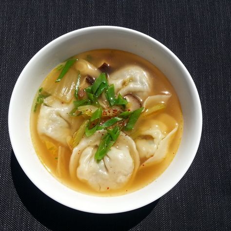 Korean food photo: Mandu soup on Maangchi.com Mandu Soup, Won Ton Soup, Maangchi Recipes, Korean Dumplings, Pork And Shrimp, Won Ton, Shrimp Dumplings, Steamed Dumplings, Dumpling Wrappers