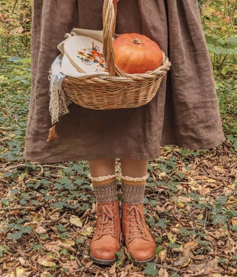 Autumn Profile, Vintage Halloween Costumes, Cottagecore Autumn, Autumn Cottagecore, Fall Cottagecore, Cottagecore Fall, Tweed Run, Vintage Halloween Costume, Cottagecore Outfits