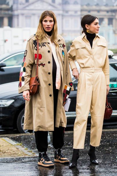 Veronika Heilbrunner and Diletta Bonaiuti are seen in the streets of Paris before the Loewe show during Paris Fashion Week Womenswear Fall/Winter... Diletta Bonaiuti, Veronika Heilbrunner, Pregnant Outfit, How To Have Style, Top Street Style, Quoi Porter, Streets Of Paris, New Street Style, Paris Fashion Week Street Style