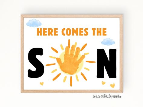 Engage Your Infant with These Creative Summer Crafts: Fun and Easy Projects August Handprint Crafts, Summer Art Projects For Toddlers, June Handprint Art, Handprint Sun, Summer Handprint Art, Arts And Crafts For Kids Toddlers, Toddlers Activities, Summer Art Projects, Footprint Craft