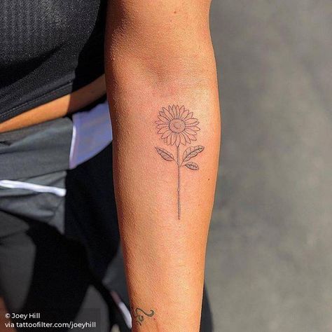 Sunflower Sunflower Tattoo Simple, Rosen Tattoo Frau, Small Back Tattoos, Sunflower Tattoo Sleeve, Sunflower Tattoo Small, One Line Tattoo, Inner Forearm Tattoo, Forarm Tattoos, Rosen Tattoo