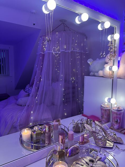 Bougie Room Aesthetic, Euphoria Bedroom, Small Bedroom Ideas For Women, Bedroom Ideas Pinterest, Luxury Room Bedroom, Chill Room, Room Redesign, Woman Bedroom, Redecorate Bedroom