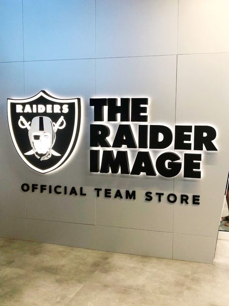 The all NEW Raiders Experience at the Allegiant Stadium in Las Vegas is now available to book! The Raiders will be starting their inaugural season this fall 2021 in Las Vegas and this is the perfect way to celebrate. #Raiders #LasVegas #FootballTour Vegas Night Outfit, Vegas Attractions, Las Vegas Outfit, Las Vegas Food, Vegas Night, Las Vegas Vacation, Vegas Vacation, Vegas Outfit, Text Overlay