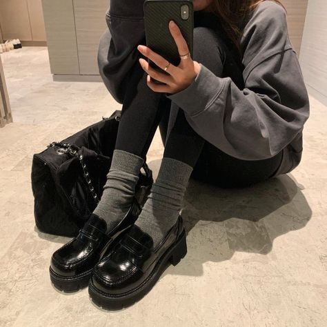 Loafers Outfits, Loafer Outfits, Estilo Madison Beer, Loafers Outfit, Block Heel Loafers, Fall Fits, Mode Inspo, Heeled Loafers, Looks Style