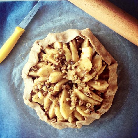 Apple Brie, Apple Tart Recipe, Apple Galette, Brie Recipes, Galette Recipe, Thanksgiving Cooking, Baked Brie, Baking Cupcakes, Christmas Appetizers