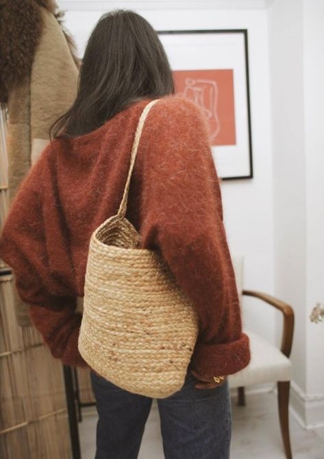 anthropologie oversized burnt orange red sweater, mohair, rattan woven espadrille bag, tote, open bag, jeans, casual outfit, fall aesthetic, cozy vibes Bass Weejuns Women Outfit, Fall Style Inspiration, Birkenstock Outfit, Rusty Orange, Style Inspiration Winter, Style Inspiration Fall, Stil Inspiration, Fuzzy Sweater, Ținută Casual