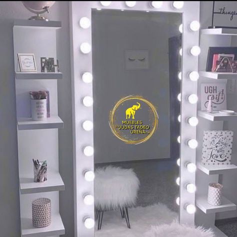 Espejo Hollywood + repisas laterales y puff Ideas Para Espejos En Cuarto, Espejos Aesthetic, Dressing Room Decor, Pastel Room Decor, Pastel Room, Dressing Table, Dressing Room, Vanity Mirror, Bedroom Decor