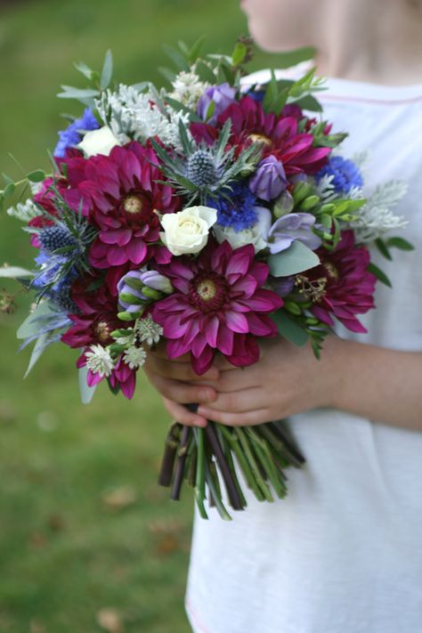 November Wedding Centerpieces, Magenta Dahlia, November Wedding Flowers, Dahlia Wedding Bouquets, Dahlia Wedding, Purple Flower Bouquet, Magenta Wedding, Dahlias Wedding, Sunflower Wedding Bouquet