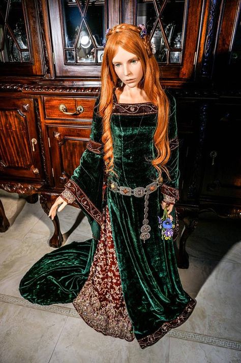 Medieval Gown, Medieval Clothes, Culture Fashion, Fantasy Dresses, Medieval Costume, Fantasy Gowns, Medieval Clothing, Medieval Dress, Period Costumes