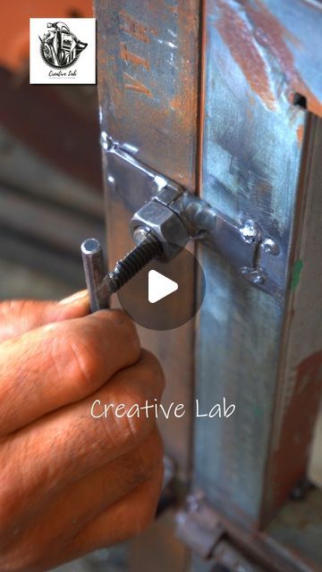 Steel Art Ideas, Welding Idea Projects, Diy Steel Projects, Cool Welding Projects Ideas, Diy Door Latch Ideas, Making A Door, Welding Projects To Sell, Homemade Tools Metals, Metal Welding Projects