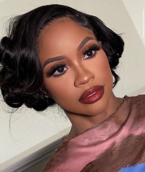 Makeup For Burgundy Outfit, Prom Makeup Black Women Red, Prom Makeup Red Lips, Makeup With Burgundy Dress, Red Lip Makeup Look Black Women, Red Prom Makeup Looks, Natural Red Lips, Makeup For Burgundy Dress, Bridal Makeup Red Lips