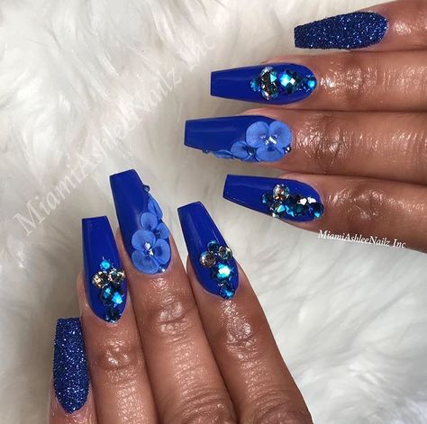 Royal blue cobalt blue nails jewels crystal gem 3d flowers Royal Blue Nails Flowers, Royal Blue Crystal Nails, Royal Blue Flower Nails, Royal Blue Wedding Nails For Bride, Quince Royal Blue Makeup, Royal Blue Nails For Quinceanera, Sapphire Blue Nails, Blue Bling Nails, Blue Gold Nails