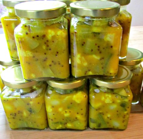 Picallili Recipe, Pear Chutney Recipe, Piccalilli Recipes, Pear Relish, Pickled Pears, Chopped Vegetables, Jam Recipes Homemade, Hot Spices, Relish Recipes