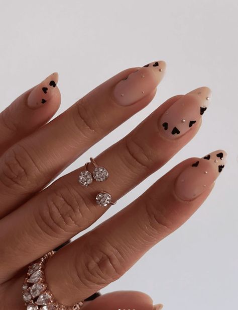 Black Valentines Nails, Black Valentines Day Nails, Black Valentines Day, Black Valentines, Valentines Day Nails, Heart Nail Designs, Heart Nail, Nail Designs Valentines, Simple Valentine