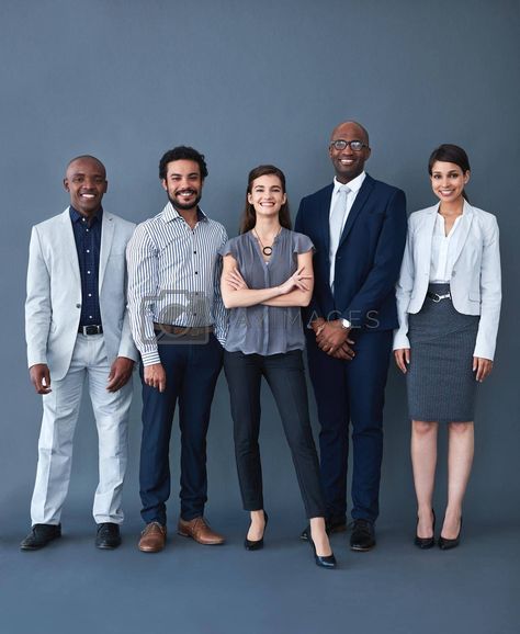 Corporate Headshot Poses, Group Photo Poses, Group Picture Poses, Business Portrait Photography, Headshot Poses, Team Photography, Group Poses, Corporate Portrait, Vintage Business