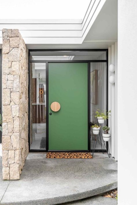 Midcentury Modern Front Door, Mid Century Front Door, House Signage, Mid Century Modern Door, Abi Interiors, Mid Century Exterior, Modern Front Door, Door Inspiration, Front Door Colors