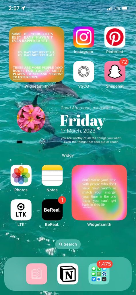 Unique Homescreen Ideas, Iphone Home Screens Ideas, How To Decorate Your Phone Home Screen, Decorating Iphone Home Screen, Beachy Homescreen Layout, Cute Summer Home Screens, Ios Home Screen Ideas Summer, Colorful Iphone Layout, Summer Layout Iphone