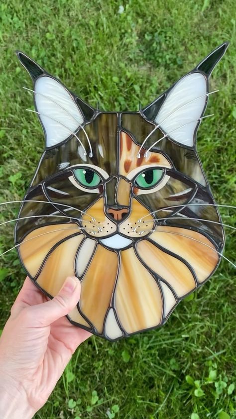 Cat Stained Glass Pattern, Stained Glass Templates, Animal Mosaic, Stained Glass Cat, Cat Stain, Glass Cat, Stained Glass Birds, Pattern Template, Glass Art Projects