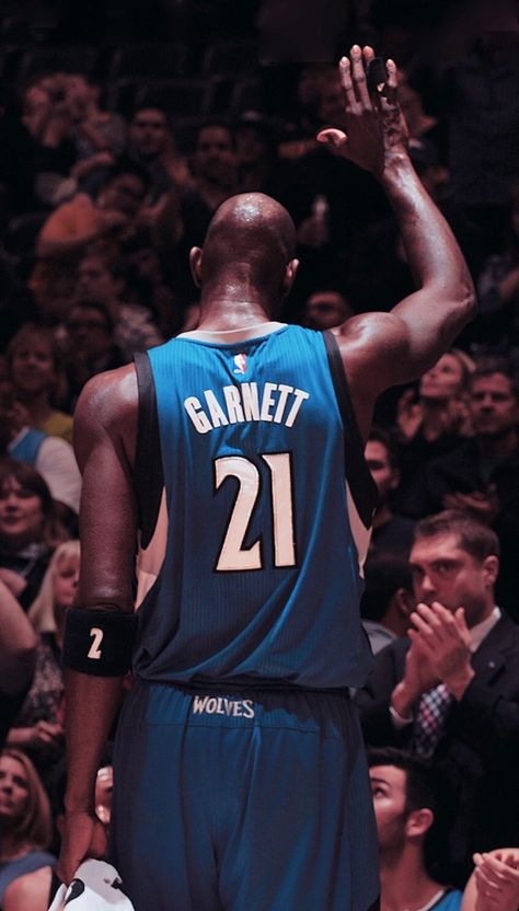 Kevin Garnett Wallpaper, Kevin Garnett Timberwolves, Basketball Inspiration, Nba Pics, Basketball Pics, Sports Edits, Nba Wallpaper, Vancouver Grizzlies, Basketball Background