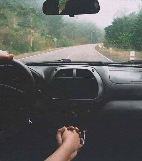 Holding Hands While Driving, Couple Holding Hands, Get A Girlfriend, My Hubby, I Want To Travel, Hold My Hand, First Date, Relationships Love, Couple Pictures